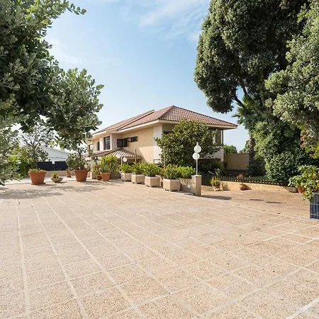 Coastal Escape In Lavra 4*