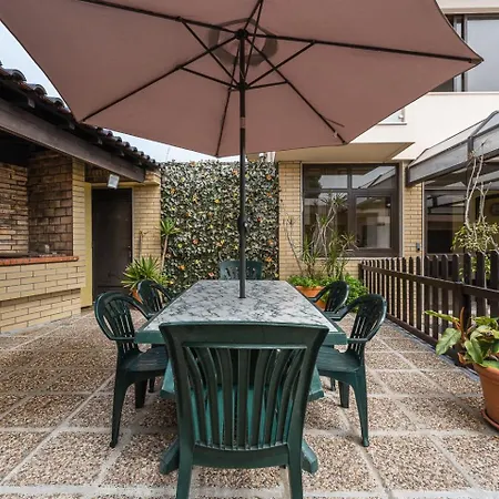 בית הארחה Coastal Escape In Lavra