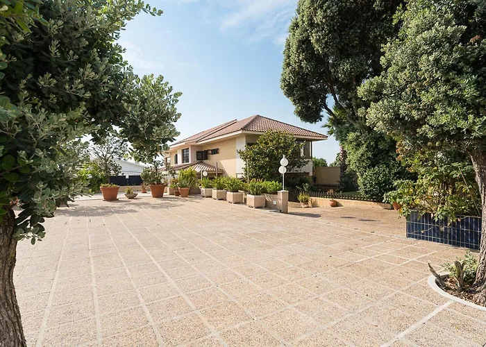 Coastal Escape In Lavra 4*