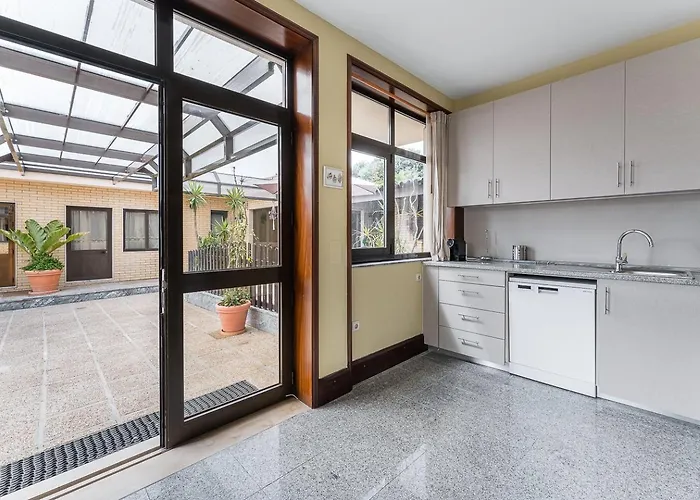 Coastal Escape In Lavra 게스트하우스 4*